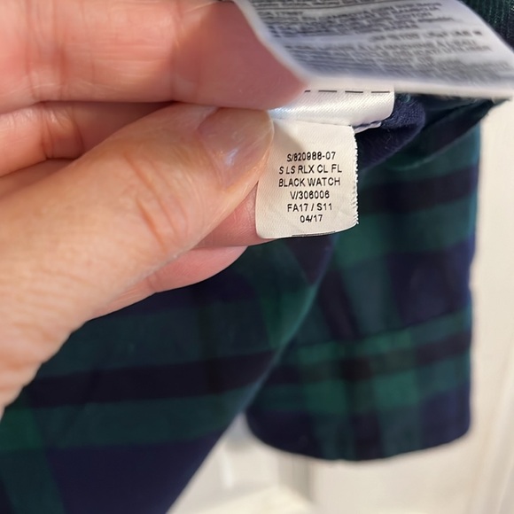 Old Navy Classic button down flannel  size medium. Watch plaid. - Picture 4 of 4